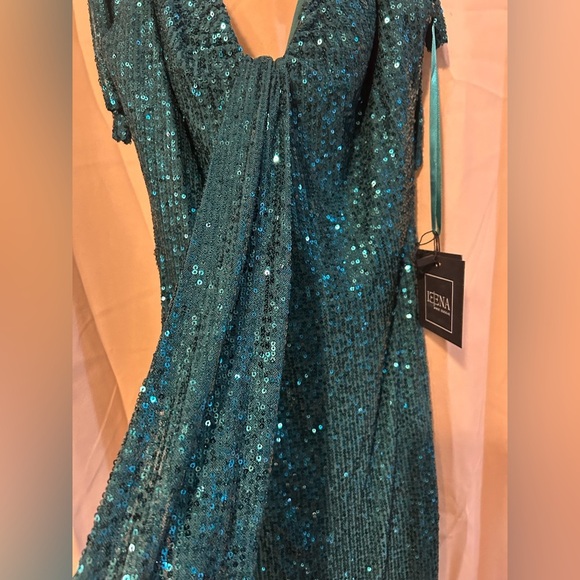 Mac Duggal 26693 NWT Sequined Low Back Bow Shoulder Gown - Picture 4 of 5